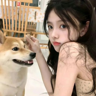 庭院里的女人